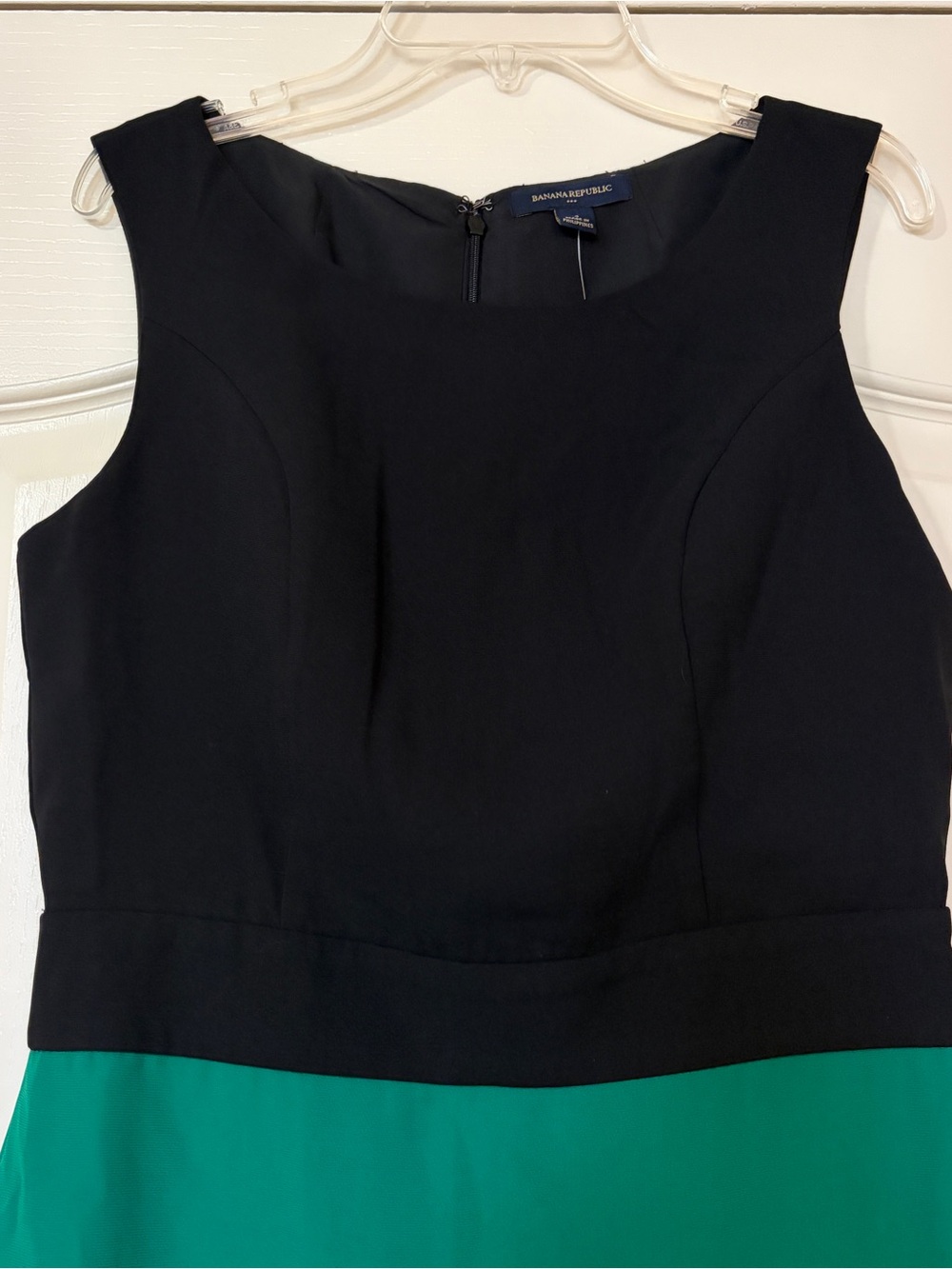 Sleeveless Black and Green Colorblock Sheath Dress - Picture 3 of 10